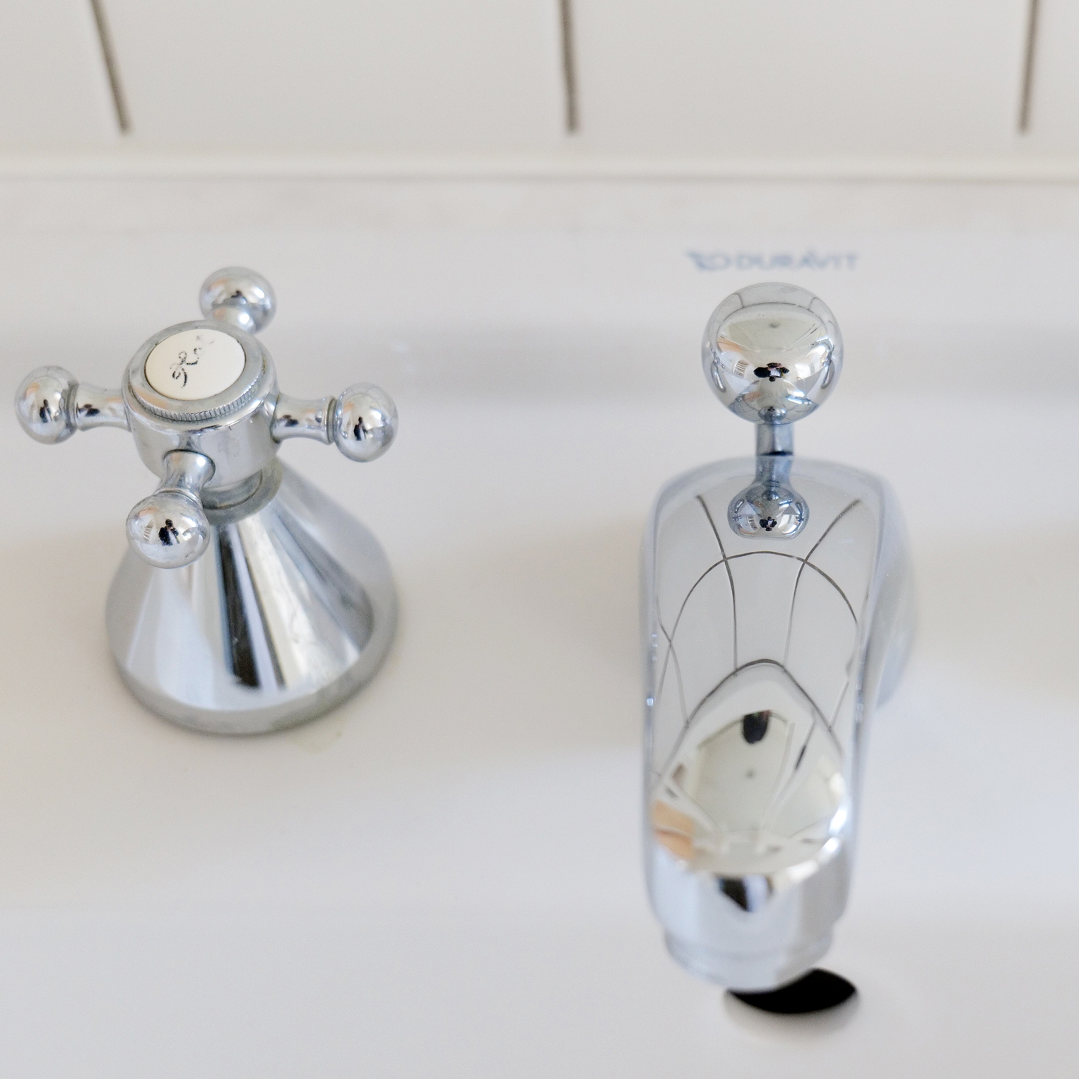 少しレトロな水栓器具がかわいい