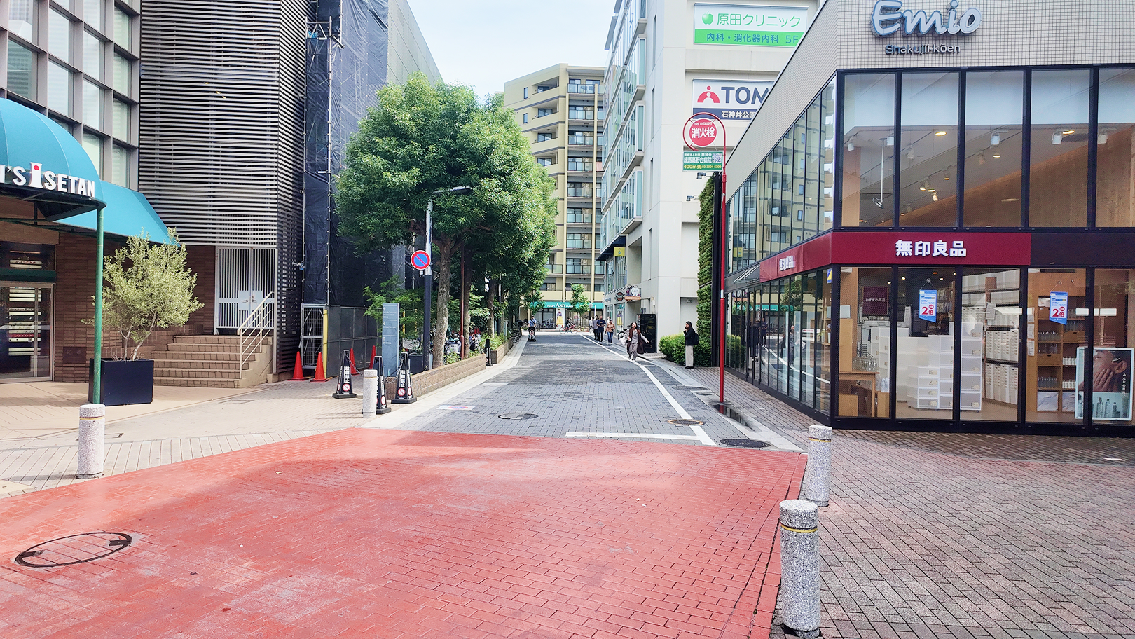 クイーンズ伊勢丹（800m）